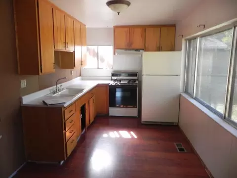 2735 Russell St, Redding, CA 96001 photo 5