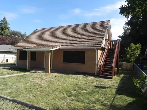 2735 Russell St, Redding, CA 96001 photo 2