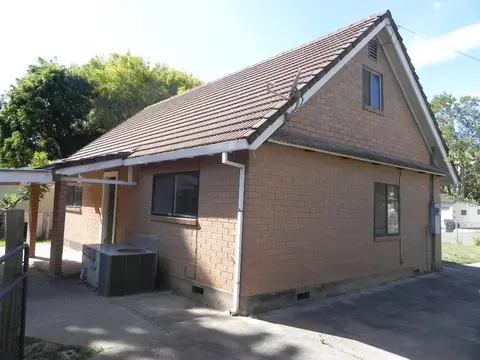 2735 Russell St, Redding, CA 96001 photo 4