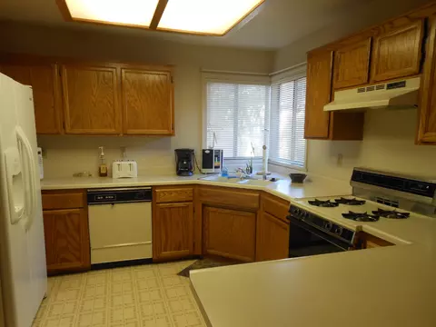 557 Cessane Walk, Redding, CA 96001 photo 8