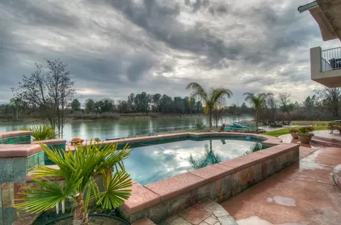 7051 Riverside Dr, Redding, CA 96001 photo 5