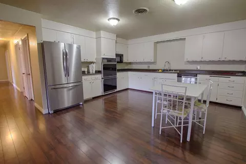 1177 Lorraine Dr, Redding, CA 96002 photo 2