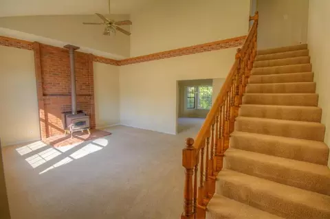 3744 Rushmore Dr, Redding, CA 96001 photo 3