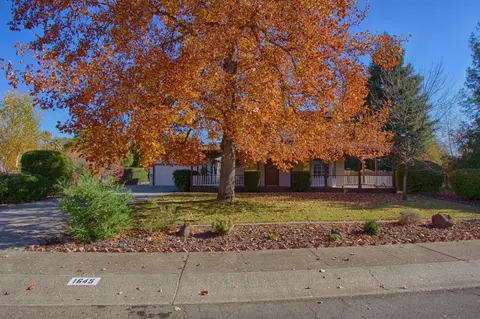 1645 Filaree Dr, Redding, CA 96002 photo 2