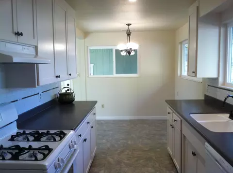 3171 Alta Mesa Dr, Redding, CA 96002 photo 2