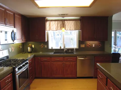 3344 Middleton Ln, Redding, CA 96002 photo 2