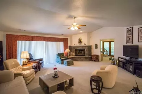 845 Terrace Dr, Red Bluff, CA 96080 photo 4