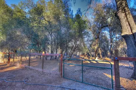 10661 Old Oregon Trl, Redding, CA 96003 photo 19