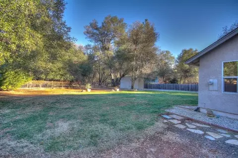 10661 Old Oregon Trl, Redding, CA 96003 photo 2