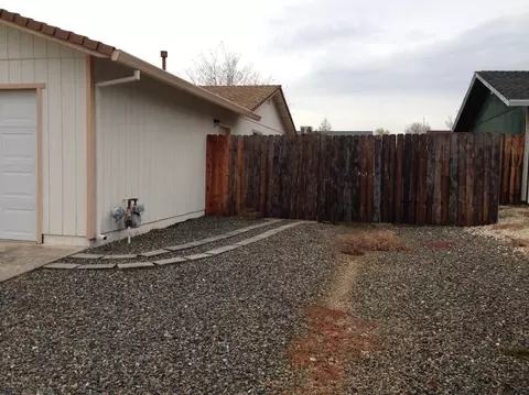 852 Partridge Dr, Redding, CA 96003 photo 2