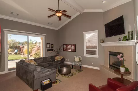 1137 Lakeside Dr, Redding, CA 96001 photo 4