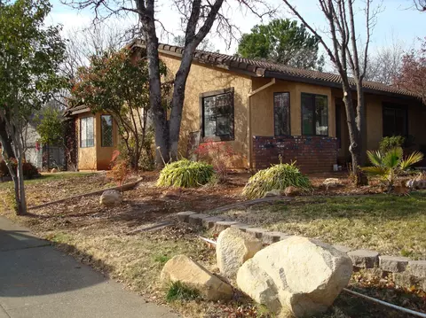 2117 Kildare Dr, Redding, CA 96001 photo 4
