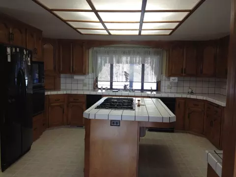 2902 Panorama Dr, Redding, CA 96003 photo 2