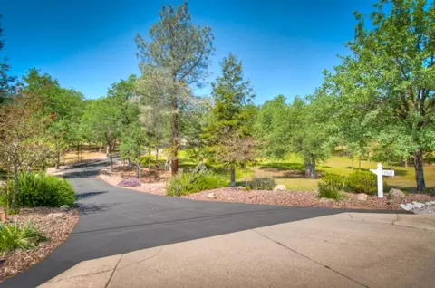 13308 Luna Dr, Redding, CA 96003 photo 2