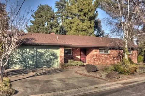 3010 Pioneer Dr, Redding, CA 96001 photo 1