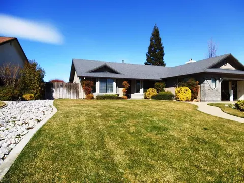 2702 Dawnridge Dr, Redding, CA 96001 photo 3