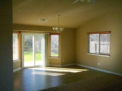 5592 Mill Pond Ln, Redding, CA 96001 photo 6