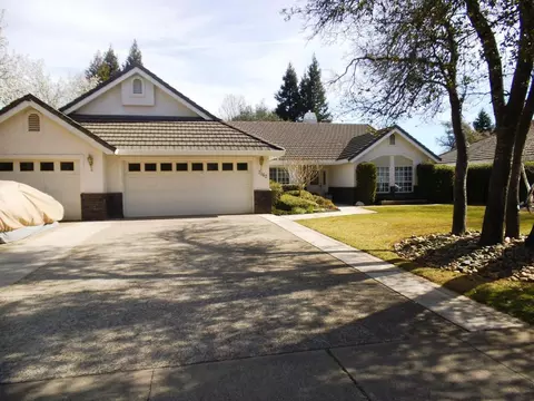 2162 Western Oak Dr, Redding, CA 96002 photo 3