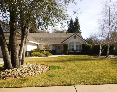2162 Western Oak Dr, Redding, CA 96002 photo 2