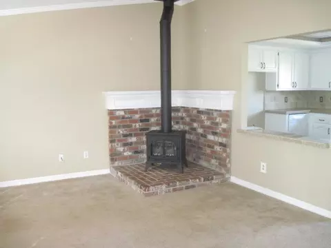5841 Olive St, Anderson, CA 96007 photo 2