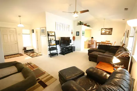 1047 Montclair Dr, Redding, CA 96003 photo 2