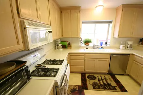 1047 Montclair Dr, Redding, CA 96003 photo 4