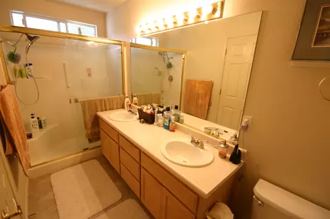 1047 Montclair Dr, Redding, CA 96003 photo 9
