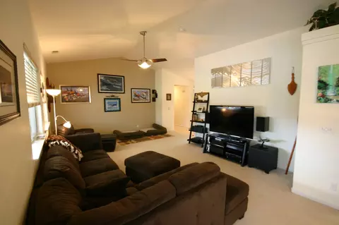 1047 Montclair Dr, Redding, CA 96003 photo 3