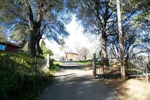 2722 Churn Ct, Redding, CA 96002 photo 1