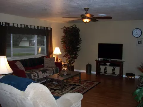 3810 Riverview Dr, Redding, CA 96001 photo 7