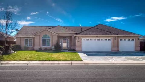 4049 Winter Green Ct, Redding, CA 96001 photo 2