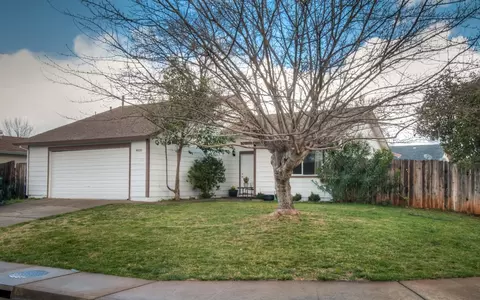 4020 Cirrus St, Redding, CA 96002 photo 2