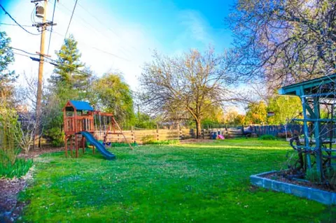 4220 Oro St, Redding, CA 96001 photo 2