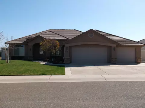 845 Coggins, Redding, CA 96003 photo 1