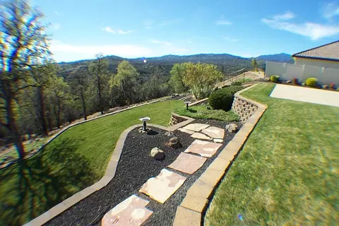 845 Coggins, Redding, CA 96003 photo 40