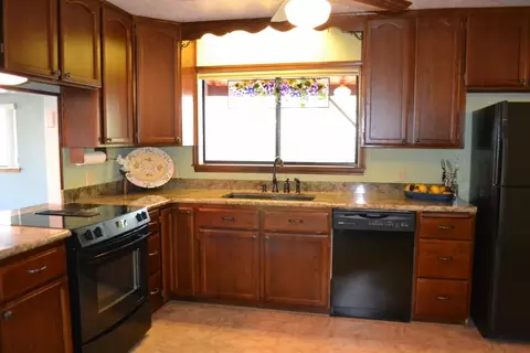 1011 Wildwood Ln, Redding, CA 96001 photo 3