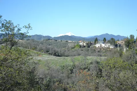 1011 Wildwood Ln, Redding, CA 96001 photo 2