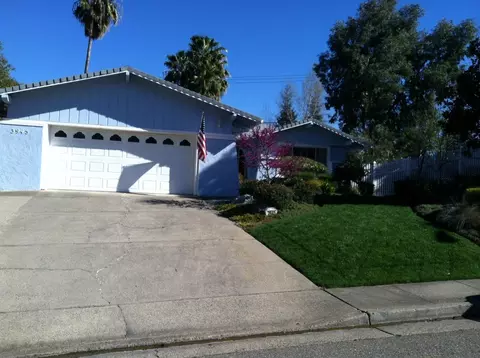 3945 Oro St, Redding, CA 96001 photo 2