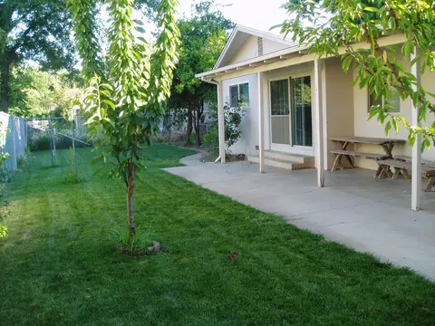 6917 River Dr, Redding, CA 96001 photo 2