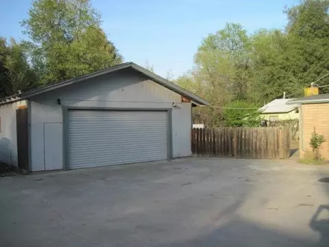 1912 Acorn Ln, Redding, CA 96001 photo 2