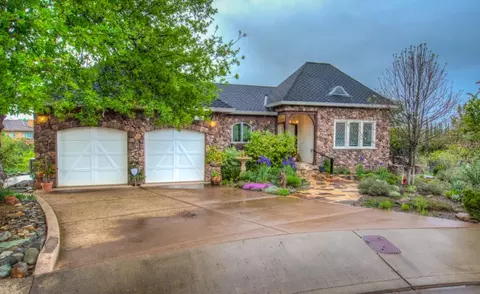 824 Peri Dr, Redding, CA 96001 photo 1