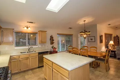 836 Fountain Cir, Redding, CA 96003 photo 12