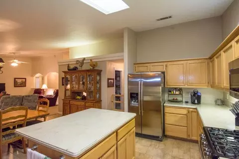 836 Fountain Cir, Redding, CA 96003 photo 10