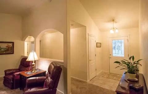 836 Fountain Cir, Redding, CA 96003 photo 2