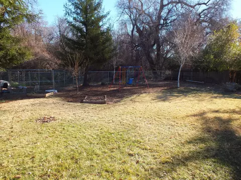 6381 Hemlock St, Redding, CA 96001 photo 9