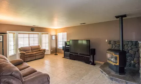 315 Springer Dr, Redding, CA 96003 photo 4