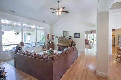 4329 Pintail Dr, Redding, CA 96001 photo 4