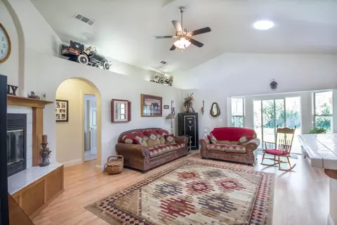 4329 Pintail Dr, Redding, CA 96001 photo 2