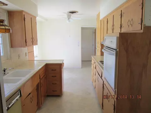2014 Sycamore Dr, Redding, CA 96001 photo 3