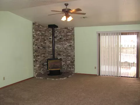2000 Wicklow St, Redding, CA 96001 photo 5